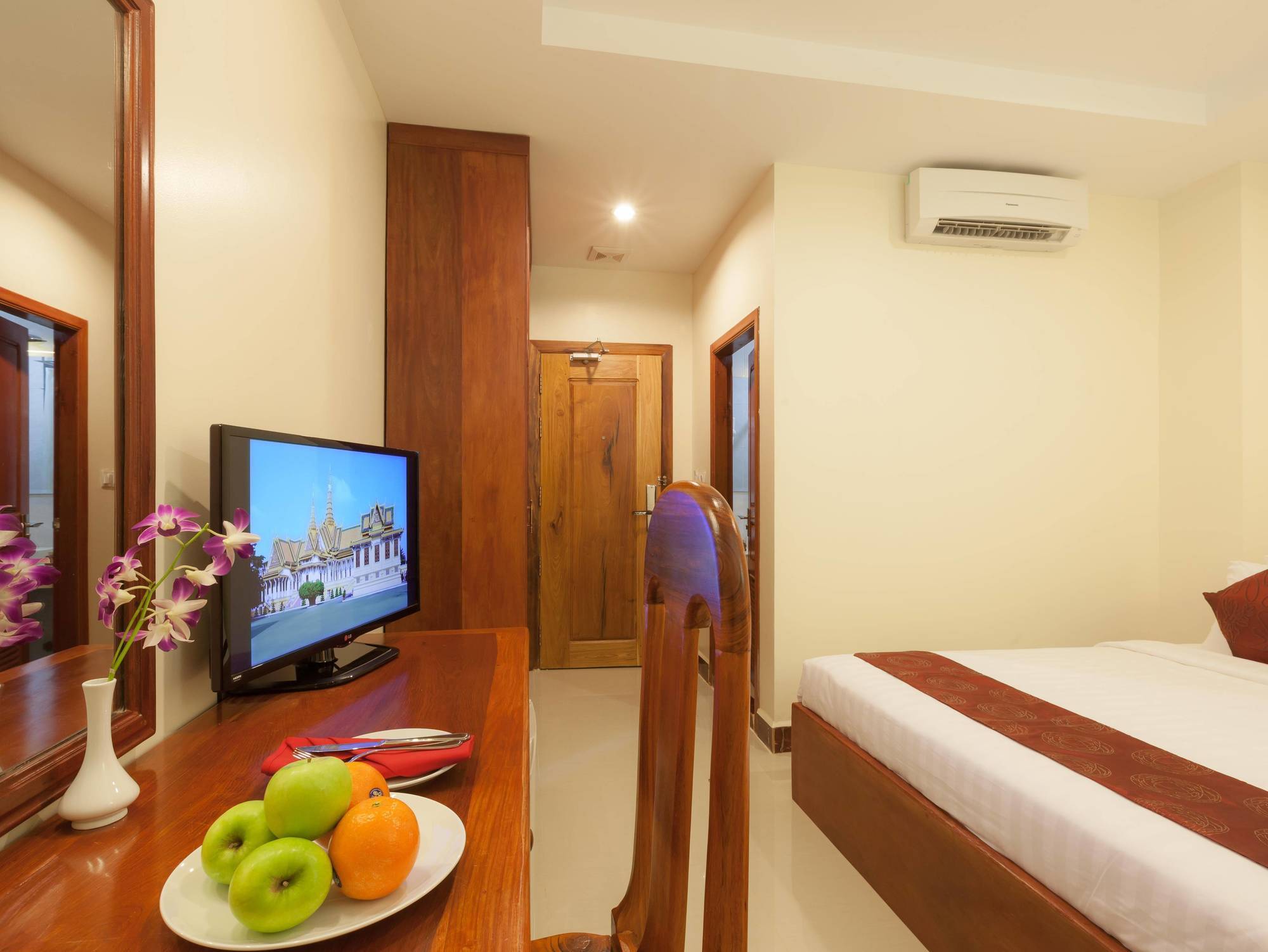 Kirirom Crystal Hotel Phnom Penh Exterior photo